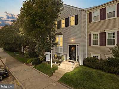 2422 Ridgehampton Ct Reston, VA 20191