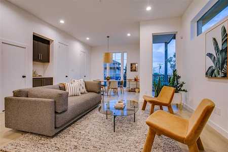 419 W 9th Street #B Dallas, TX 75208