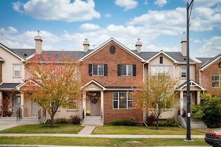 42 Prestwick Dr SE Calgary, AB T2Z 4K8