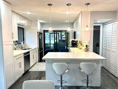 100 Wimbledon Lake Dr #100 Plantation, FL 33324