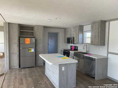 499 County Road 327 Pleasanton, TX 78064