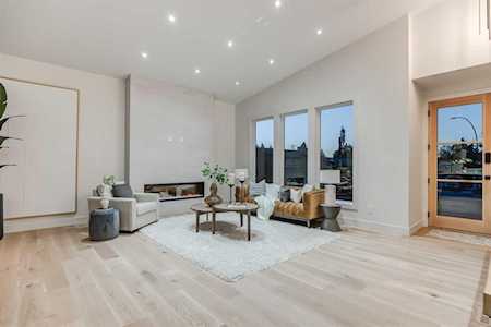 5420 La Salle Crescent SW Calgary, AB T3E 5Y5