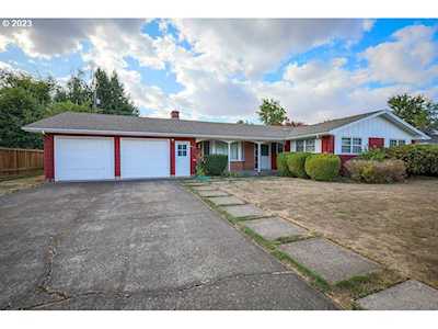 2818 Sarah LN Eugene, OR 97408