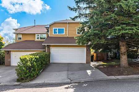 49 Stradwick Place SW Calgary, AB T3H 1T3