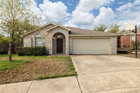 7208 Stonegate Drive Benbrook, TX 76126