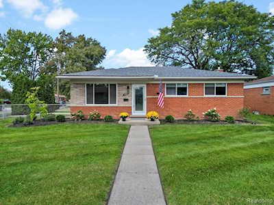 4467 Buckingham Dr Warren, MI 48092