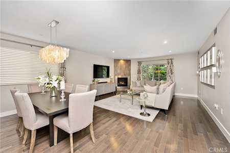 11023 Fruitland Dr #204 Studio City, CA 91604
