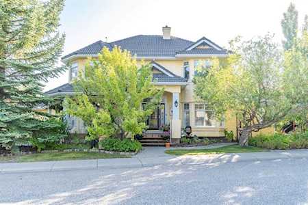136 Hamptons Square NW Calgary, AB T3A 5C3