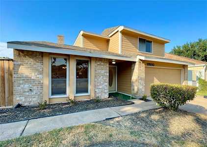 11930 Meadow Crest Dr Stafford, TX 77477