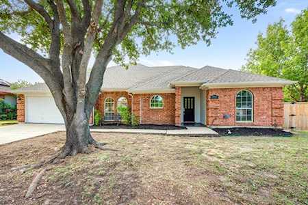 7737 Sagebrush Court N North Richland Hills, TX 76182