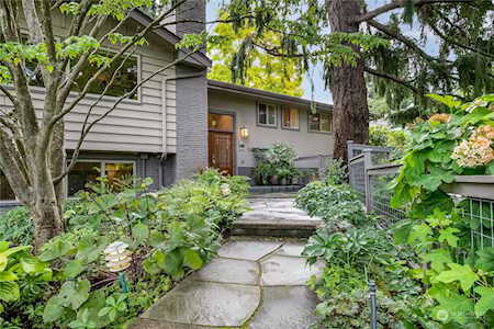 4242 85th Ave SE Mercer Island, WA 98040