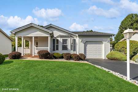 2806 Polo Ct Grayslake, IL 60030