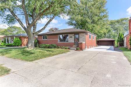 7476 Carrousel Blvd Westland, MI 48185