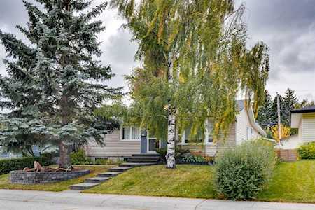 4915 Brockington Rd NW Calgary, AB T2L 1R7