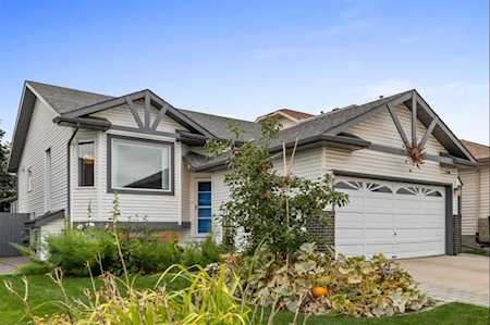 92 Hidden Vale Close NW Calgary, AB T3A 5C8