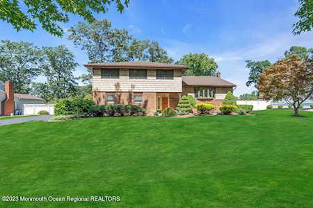 7 Appomattox Dr Manalapan, NJ 07726
