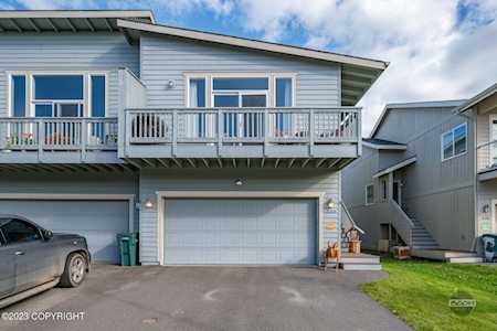 336 Skwentna Dr Anchorage, AK 99504