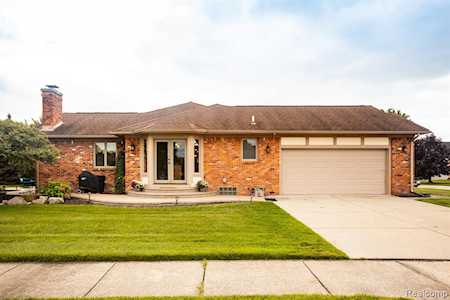 33716 Farmview Ln Fraser, MI 48026