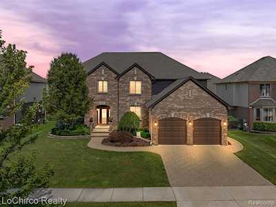 20727 Vesper Dr Macomb, MI 48044