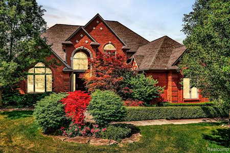 6105 Adams Washington, MI 48094