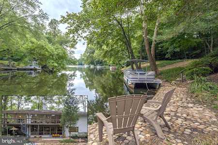 6124 Beachway Dr Falls Church, VA 22041
