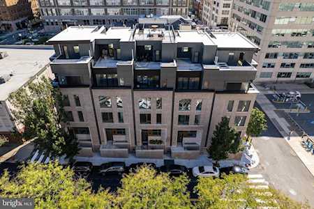 2318 Sansom St Philadelphia, PA 19103
