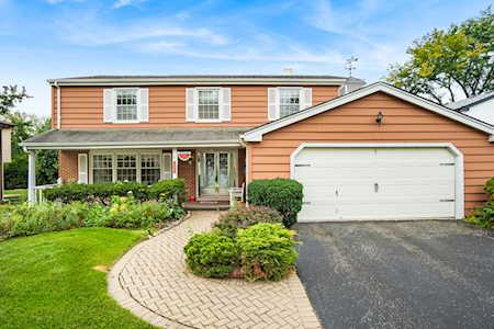 637 Independence Ave Westmont, IL 60559