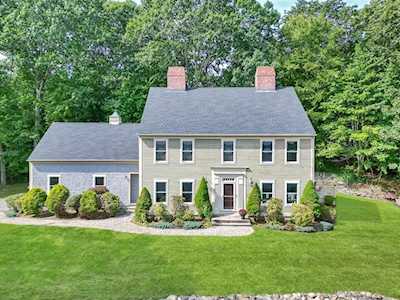7 Iroquois Ln Wilbraham, MA 01095