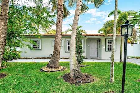 6021 NE 3rd Ave Oakland Park, FL 33334