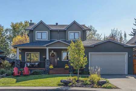 1611 49 Ave SW Calgary, AB T2T 2T8
