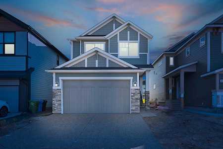 1153 Cranbrook Gardens SE Calgary, AB T3M 3L3