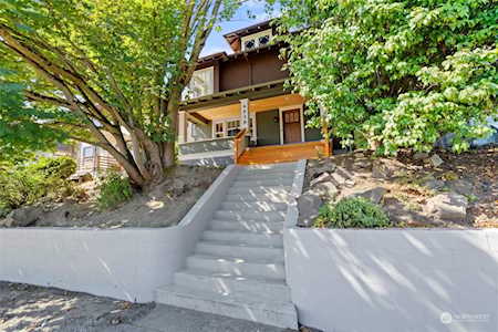 4539 5th Ave NE Seattle, WA 98105