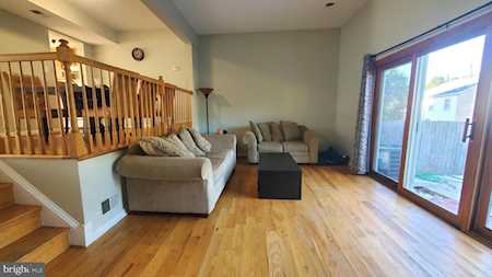 1989 Mayflower Dr Woodbridge, VA 22192