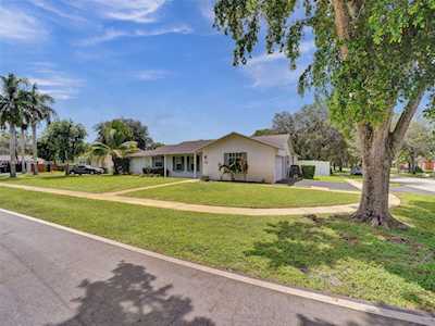 1101 SW 70th Ave Plantation, FL 33317