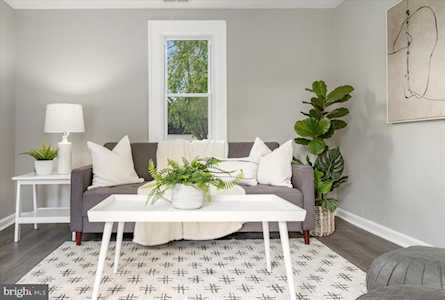 8166 Forest Glen Dr Pasadena, MD 21122
