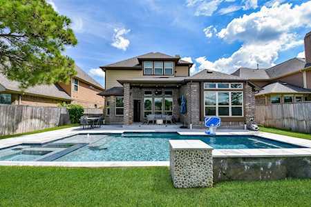 58 Wyatt Oaks Dr Tomball, TX 77375