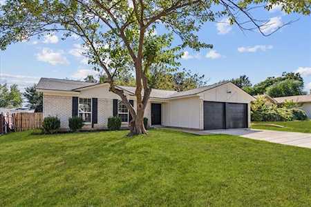 916 Highcrest Drive Arlington, TX 76017