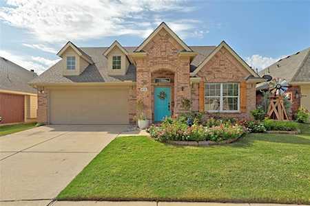 5721 Meadowglen Drive Argyle, TX 76226
