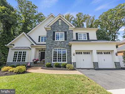 8519 Wedderburn Station Dr Vienna, VA 22180