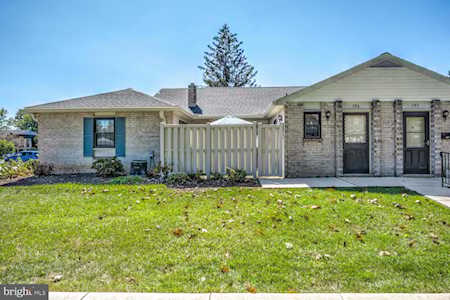 196 Valleybrook Dr Lancaster, PA 17601