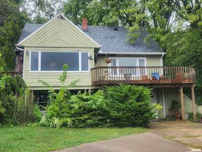 2603 Woodland Dr Le Claire, IA 52753