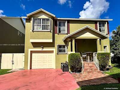 380 NW 102nd Ter Pembroke Pines, FL 33026