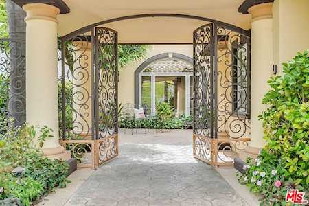 1734 E Chastain Pacific Palisades, CA 90272