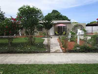 1320 N 70th Way Hollywood, FL 33024