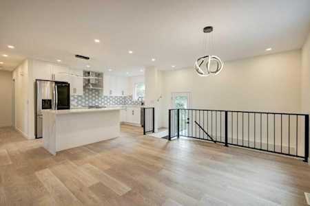 2839 SW Cedar Ridge Dr Calgary, AB T2W 2B2