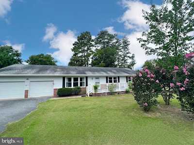 9833 Walnut Dr Seaford, DE 19973