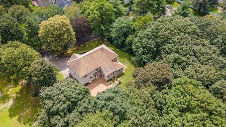 8 Fairlawn Ln Lexington, MA 02420