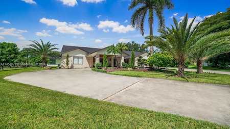 11945 Oakleaf Dr Davie, FL 33330