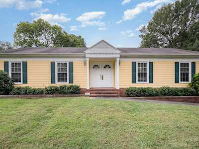2512 Lytham Dr Charlotte, NC 28210