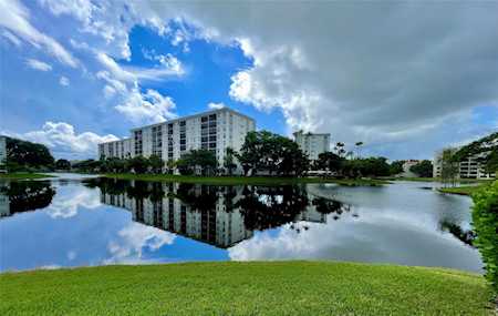 2228 N Cypress Bend Dr #403 Pompano Beach, FL 33069